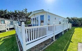 6 Berth Caravan With Decking At Cherry Tree Park In Norfolk Ref 70014G